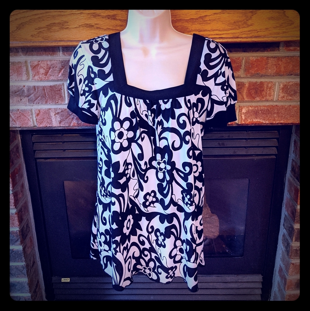 black and white top size juniors medium
